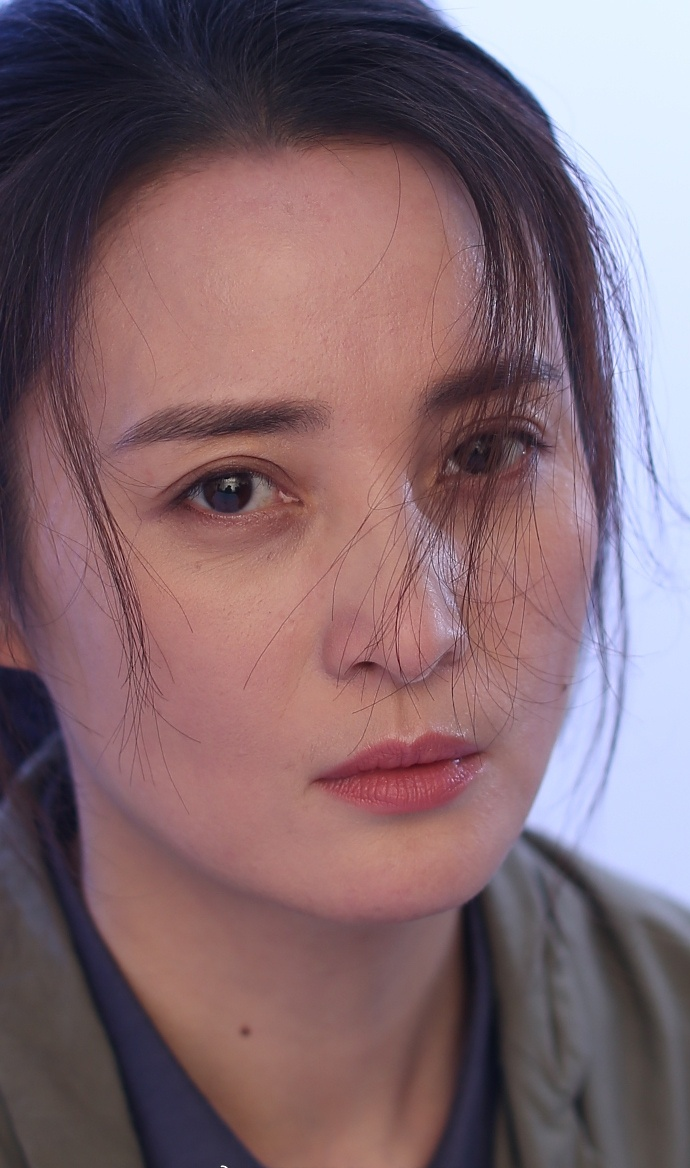 高清镜头下的蒋勤勤,虽然很美,但看着还是显疲惫