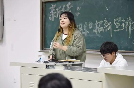 大学中有“3种”兼职，学生要尽量远离，学长：已坑了不少学生