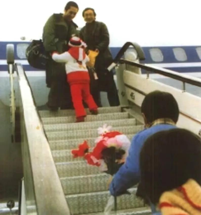 张艺谋长女张末：从巩俐手里抢回父亲，二婚嫁老外，38岁儿女双全