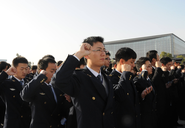 公务员“待遇”再次提高，五大部门统一着装，每人免费发放3套