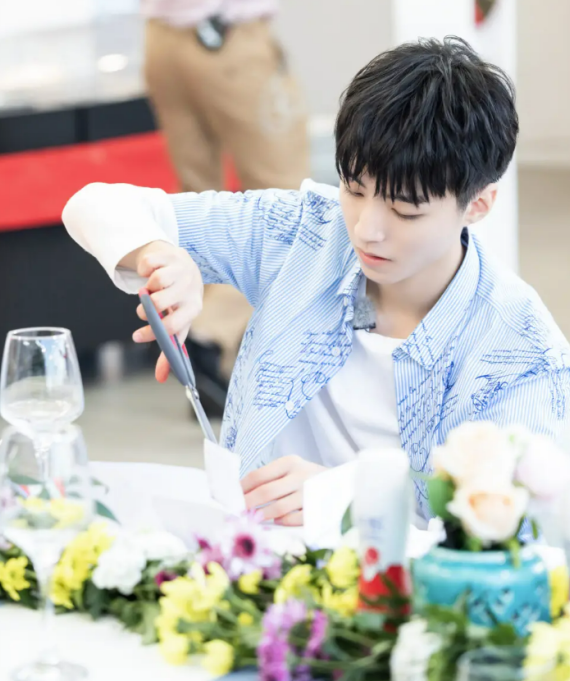 tfboys偶像手记(tfboys单飞5年后,都快"忘了"王源是谁了?