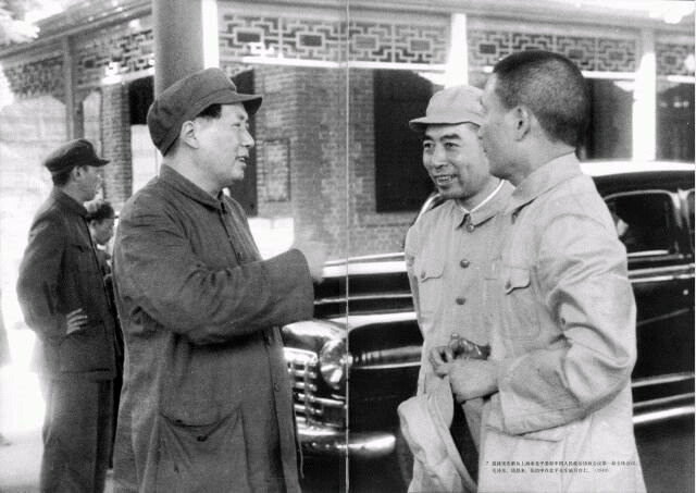 1949年选国旗，张治中反对在国旗上画一道杠，毛主席：有道理