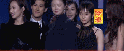 娱乐圈最精彩的戏，都在明星的微表情里，那信息量太大，我不能笑