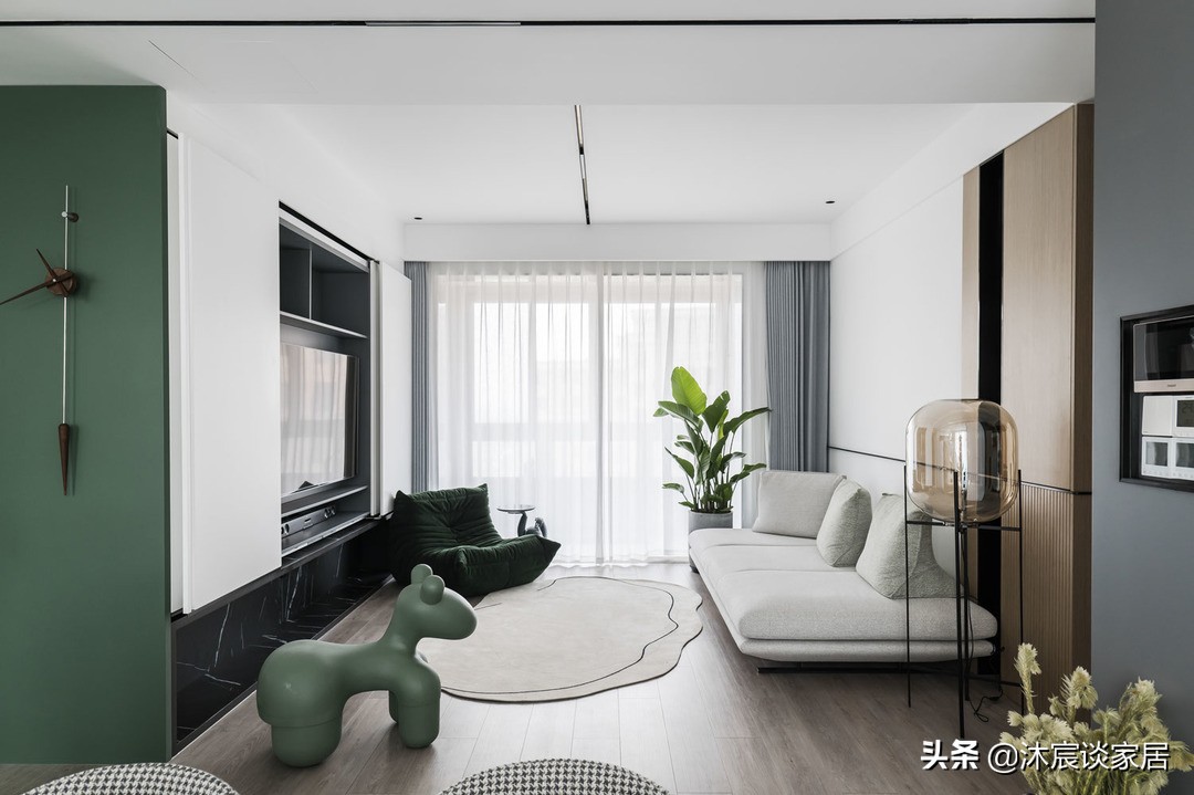 上海夫妇的新房，多功能客厅很实用，室内简洁治愈，还有大量收纳