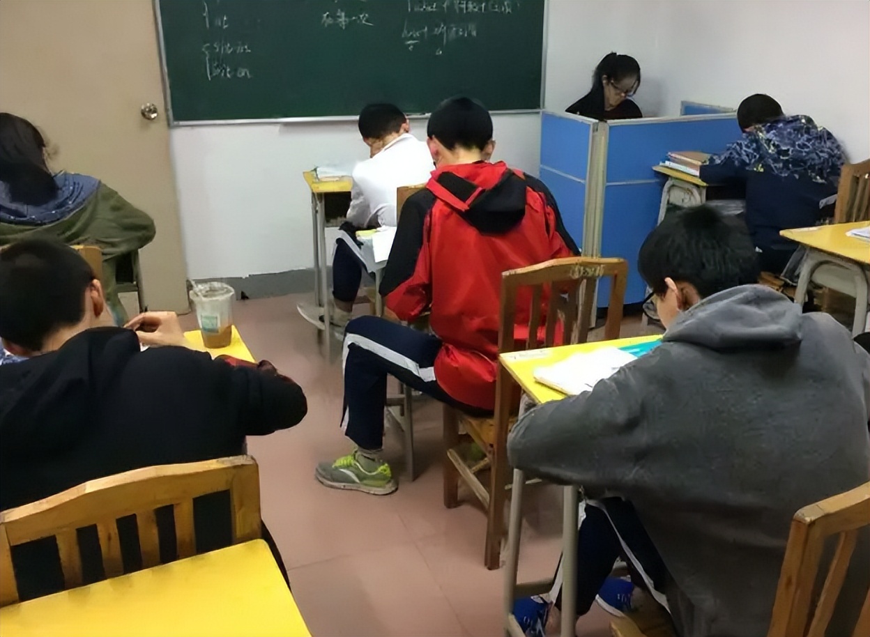 什么时候进九(中小学生寒假要来了，多地公布放寒假时间，看看有你的地区吗？)