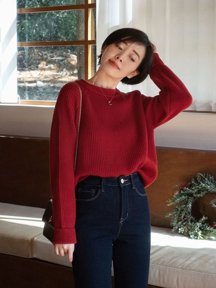 同一件红毛衣,配牛仔裤和百褶裙的差距有多大?看博主示范就知道