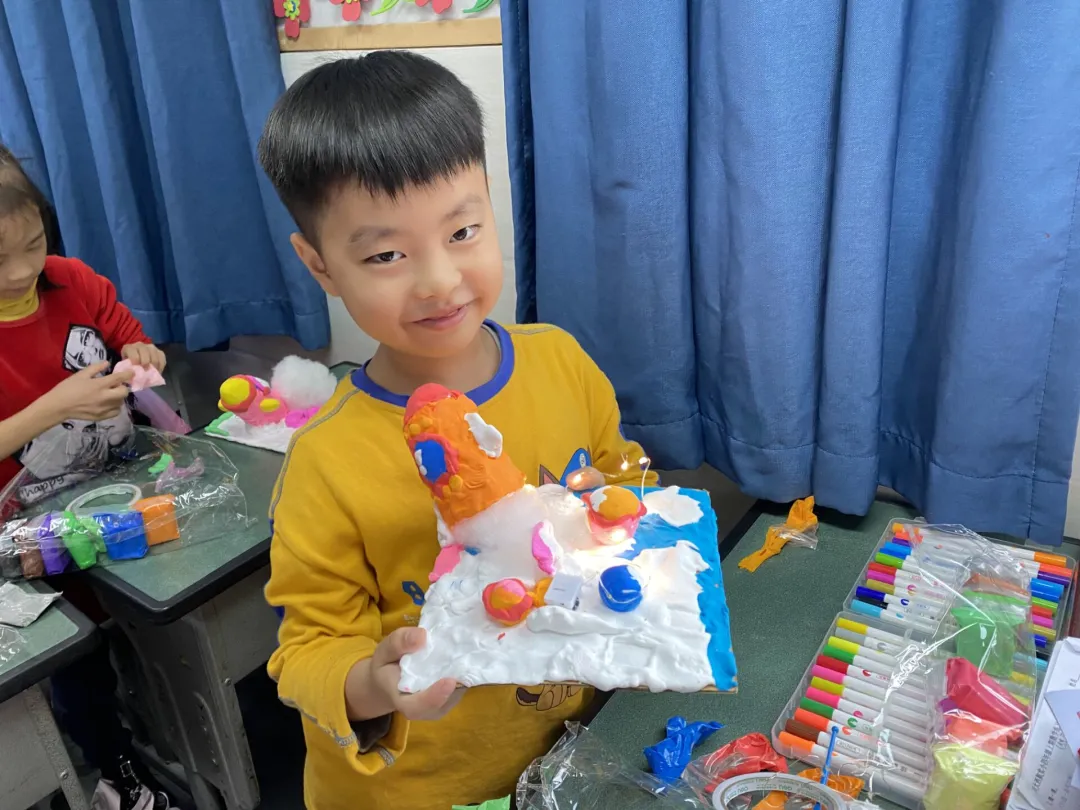 童年很短未来很长 小小画笔童心飞扬——川大西航港实小社团活动
