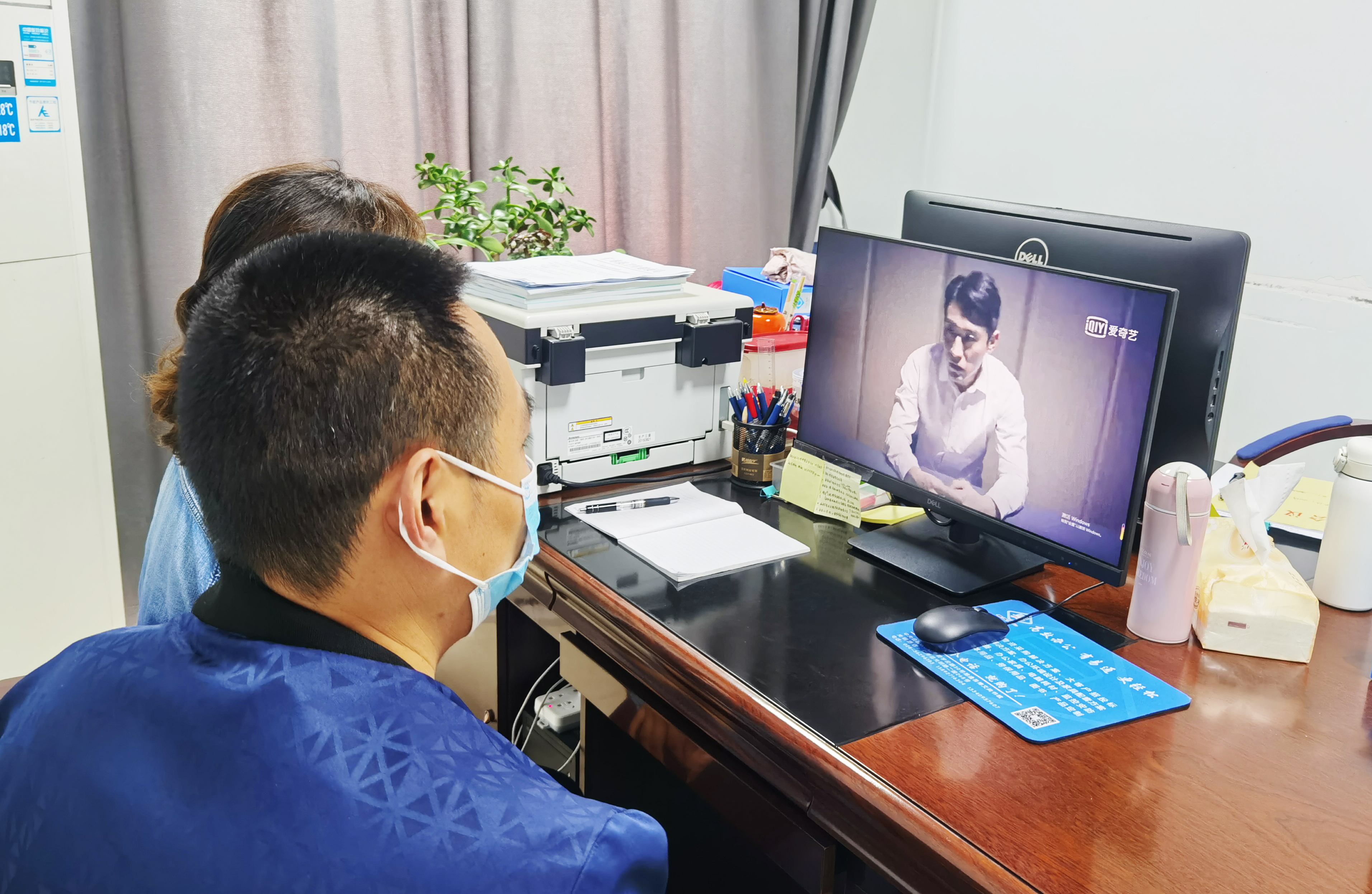 仁寿县精神卫生保健院组织观看《莫以贪腐赌未来》警示教育短片