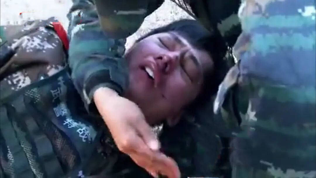 明星不红就活该被羞辱？吴昕被一刀剪掉长发，还有人喝油漆洗胃