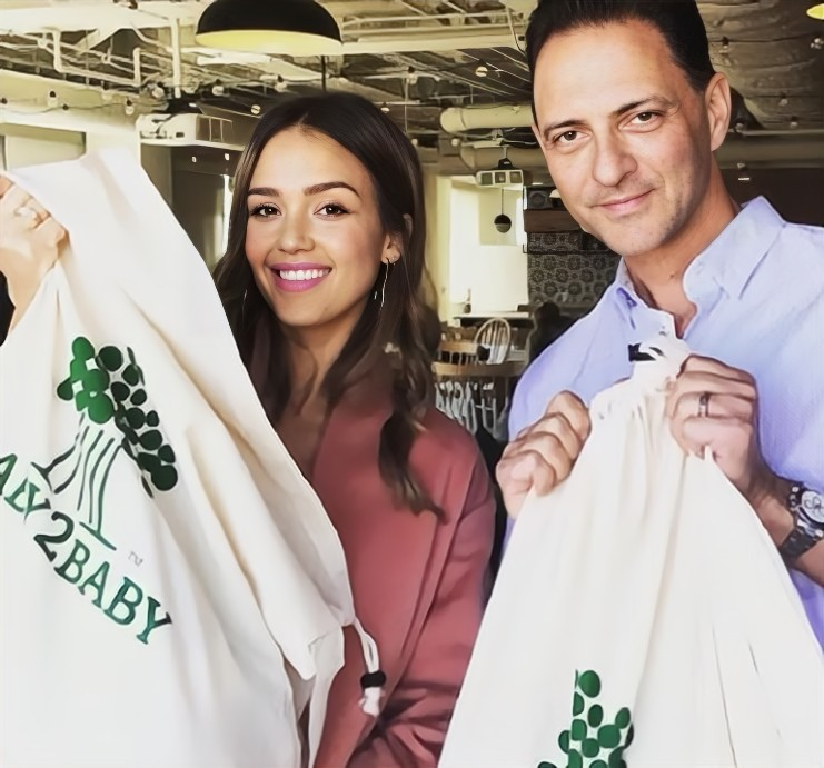 杰西卡·阿尔芭：19岁爆红全网，24岁嫁导演生三娃，如今身价92亿