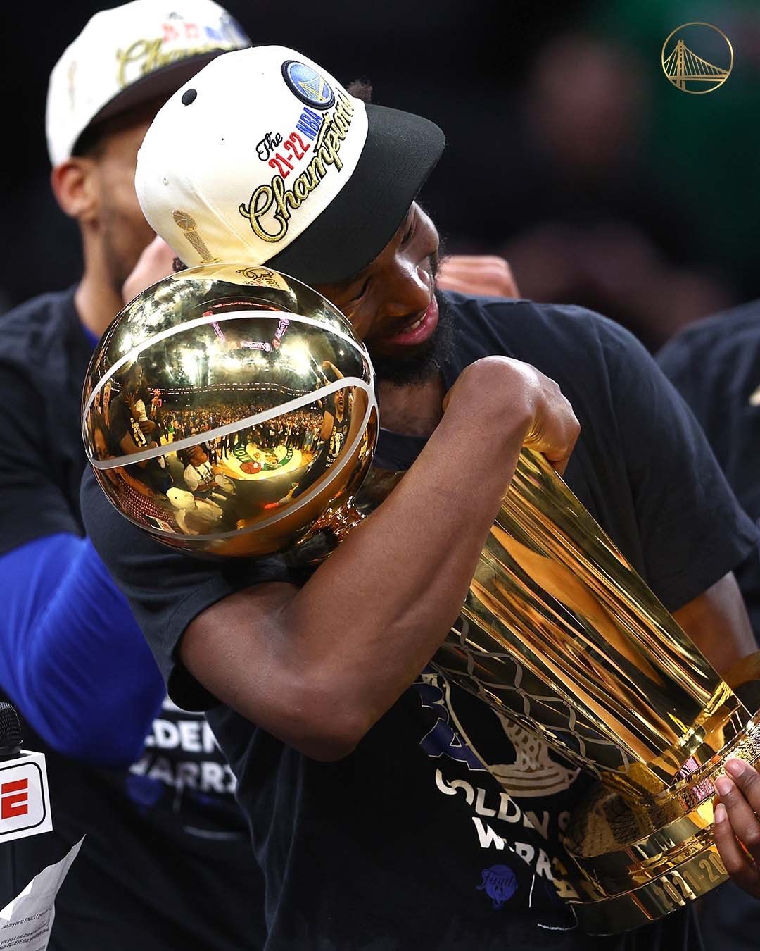 两人都表态愿留队（3.3亿！勇士将一掷千金砸双星，场均合砍31+8+7，狂笑庆祝赚大钱）