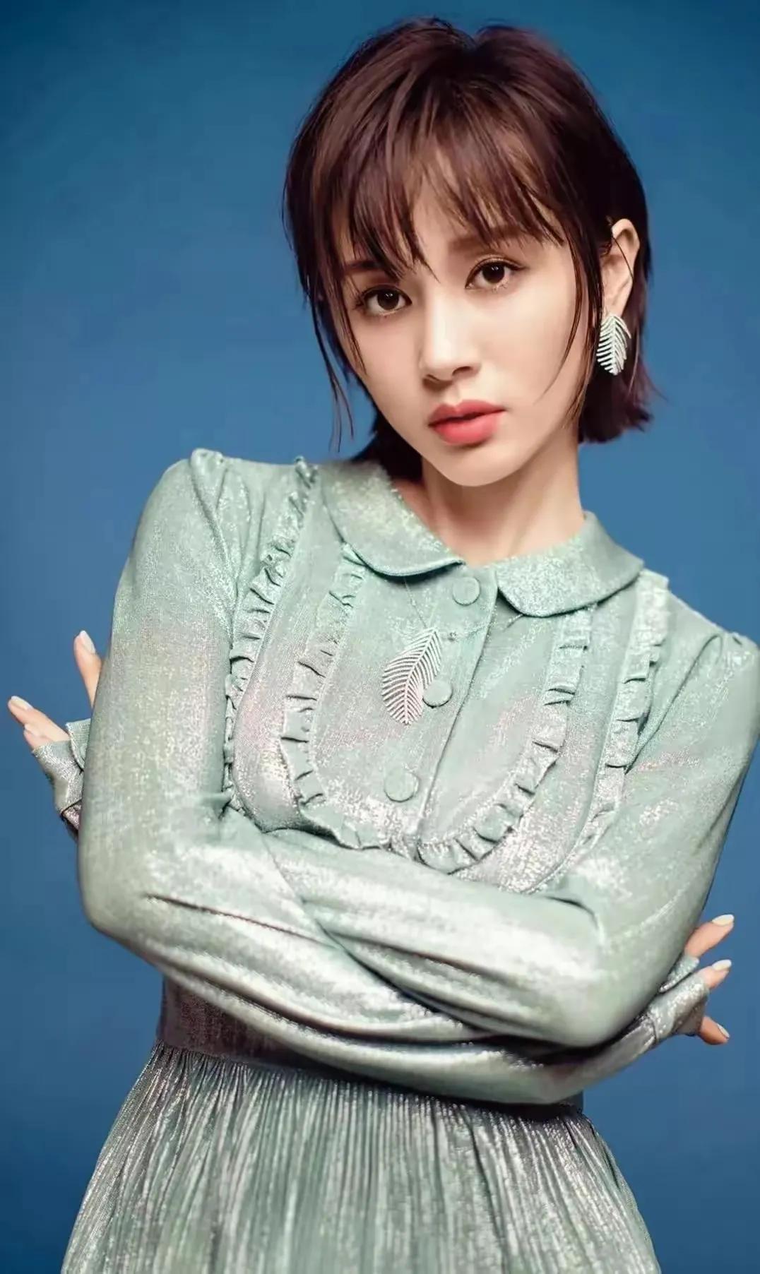 王子文气质迷人