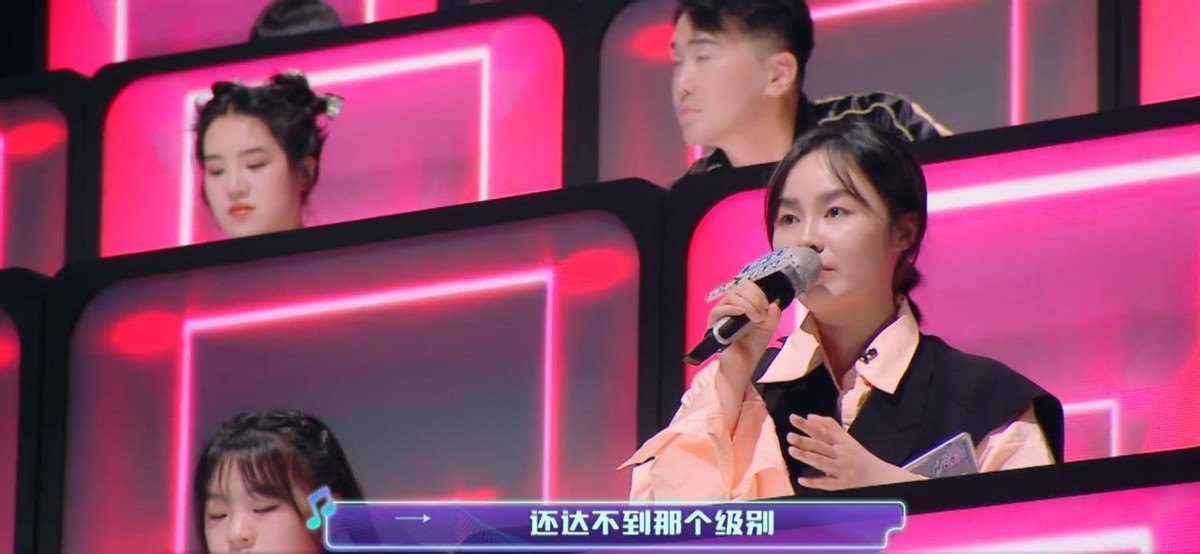 王靖雯，谢谢你让《为歌而赞》封神，也让观众看到了梁龙的高情商