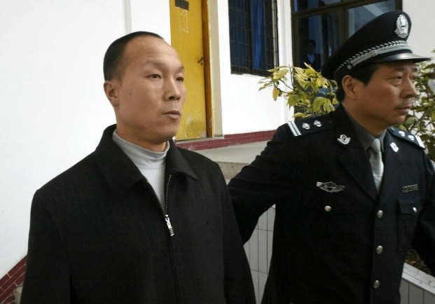 男子因杀妻被判15年，11年后“亡妻”突然回家，已和他人结婚生子