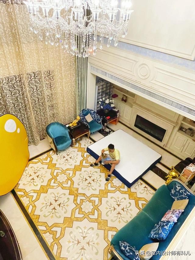 他家四层大别墅，500万豪华装修，客厅摆床、冰箱贴膜，处处踩坑