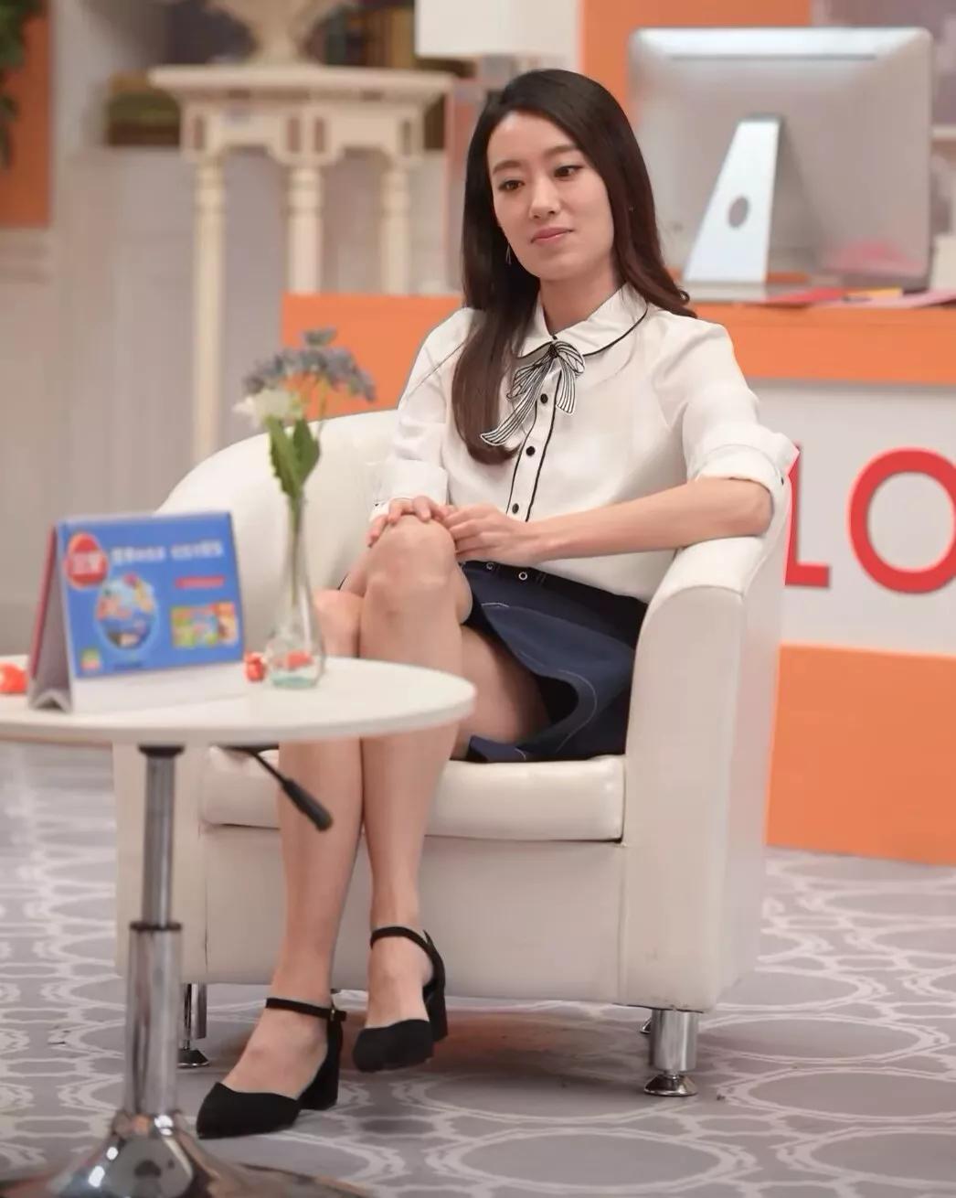 明星俏佳人：不是时代抛弃了张小斐，而是她读懂了“清醒”二字