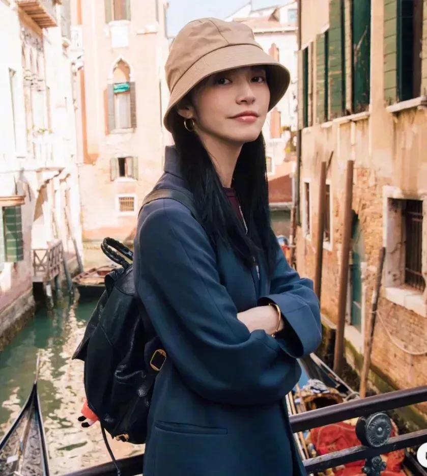 姚晨越来越美，简单的装扮却有高级感，这就是女人最大的魅力