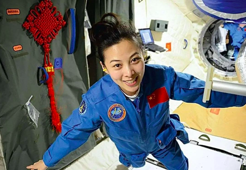 女宇航员刘洋生育图片