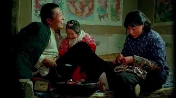 贾平凹《鸡窝洼人家》：山里两对夫妻相换，荒诞背后是乡村的变革