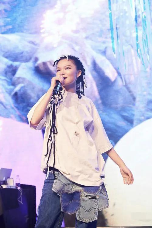 苏运莹：凭《野子》走红，写歌靠发呆，蔡健雅让她不要变