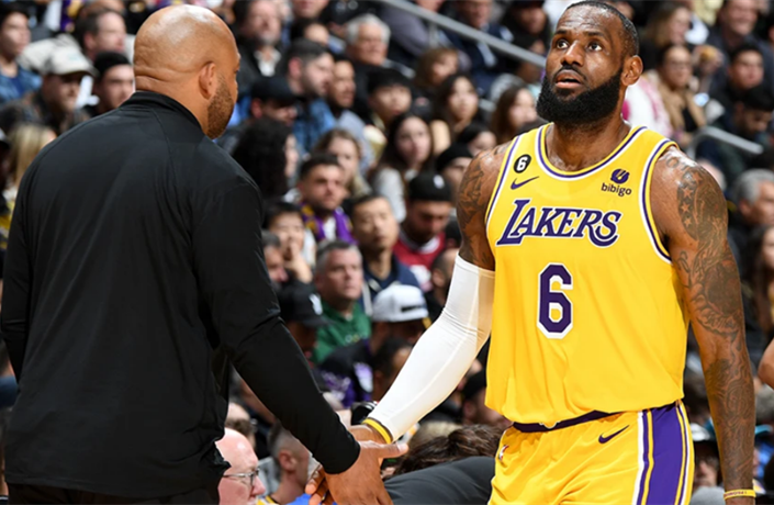 nba湖人vs快船全场回放（湖人18分负快船，詹姆斯46分难取胜，三个“意想不到”揭真因）