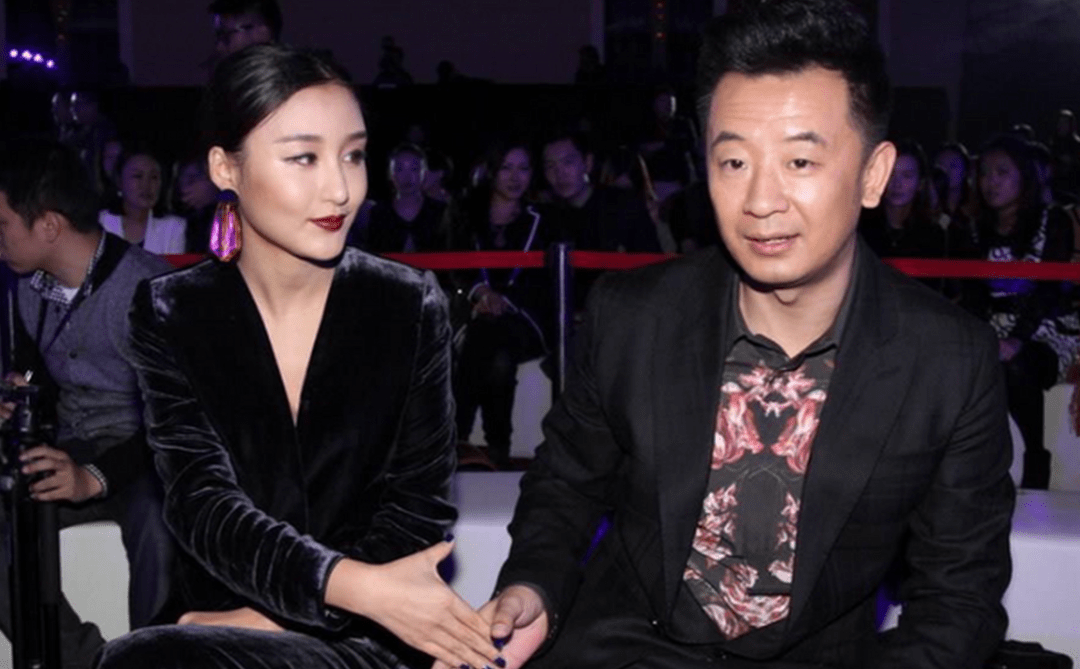 嫁给"落魄"黄海波的曲栅栅,凭《狂飙》走红,养夫8年不离不弃