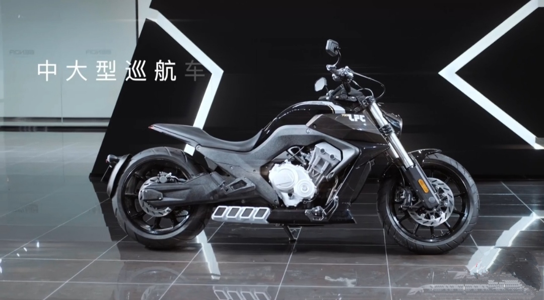 身高195，5万以内400~600cc，适合骑行的摩托车，有哪些推荐