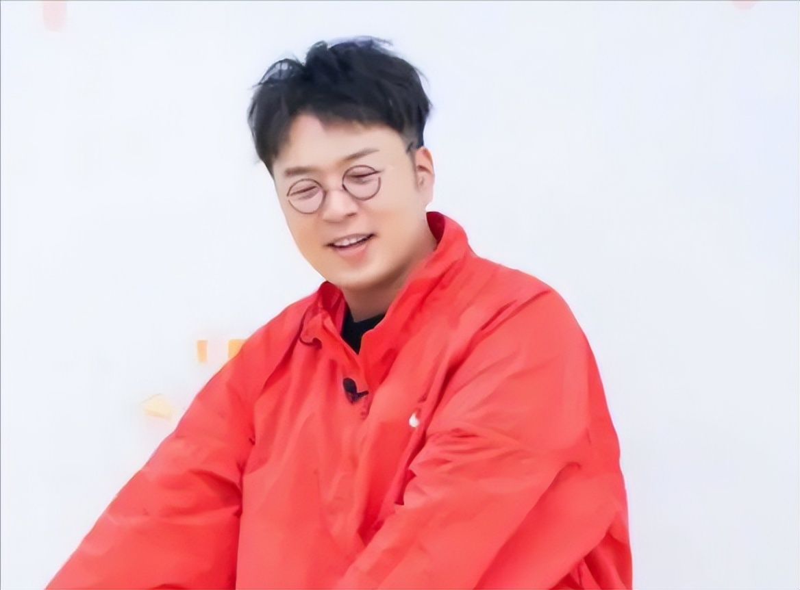 明明有1米8的大高个，但看起来很“矮”的12位男星，个个让人意外