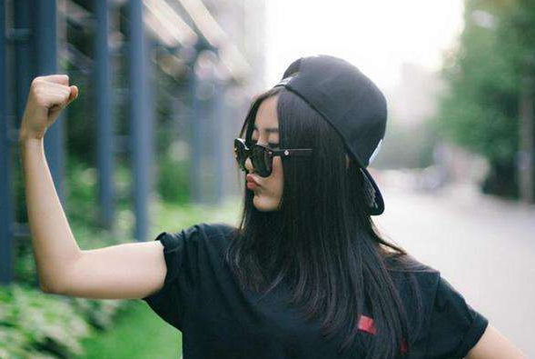 高考双料状元进入清华大学，一入学就成了校花，网友催促她快出道