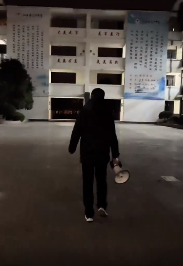 带你体验真实的高三生活，家长直呼心疼，师生关系也有新的视角