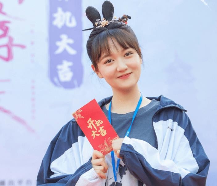 “圈内狂人”董思怡：当郭敬明面怼他发房卡，让毒嘴评委哑口无言