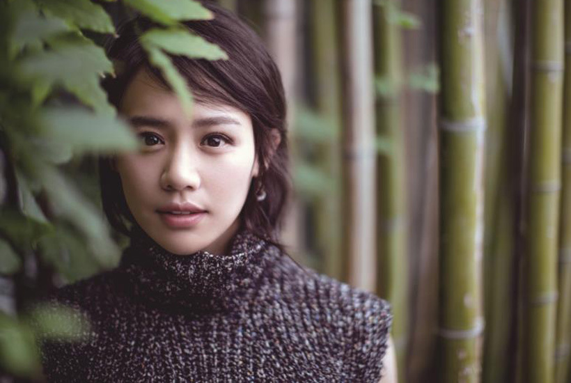 马思纯晒素颜自拍照，面色红润状态好，曾被质疑在英国待产