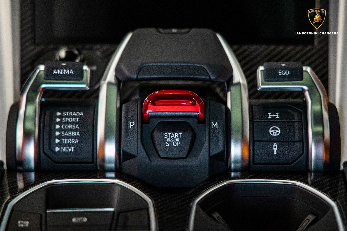 ᳬSUV Urus â4棬׿Խ5¼ɳ