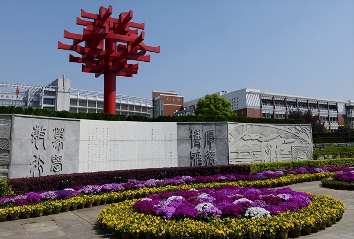 中国百强中学名单出炉，衡水中学仅排第二，榜首实力有目共睹