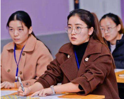 教师行业迎来变革，学历将要有新的要求，部分老师或要面临失业