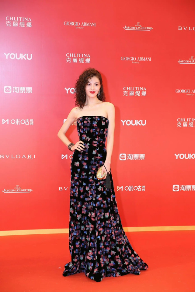 钟楚曦：中性风、法式风、港风，你想要的我都有