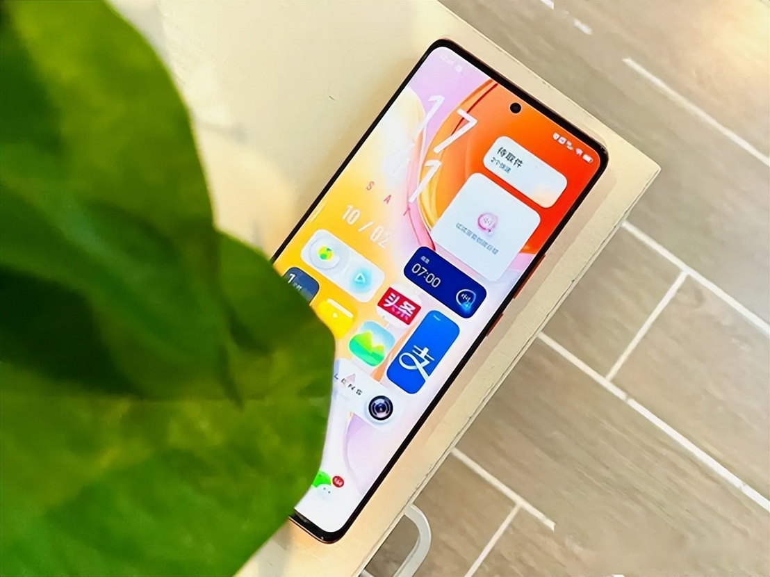 vivo X80mini：天玑8100芯片+5000万三摄，网友：真香