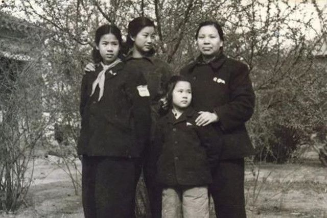 1962年，刘思齐和杨茂之举行婚礼，毛主席亲送300元钱作为贺礼