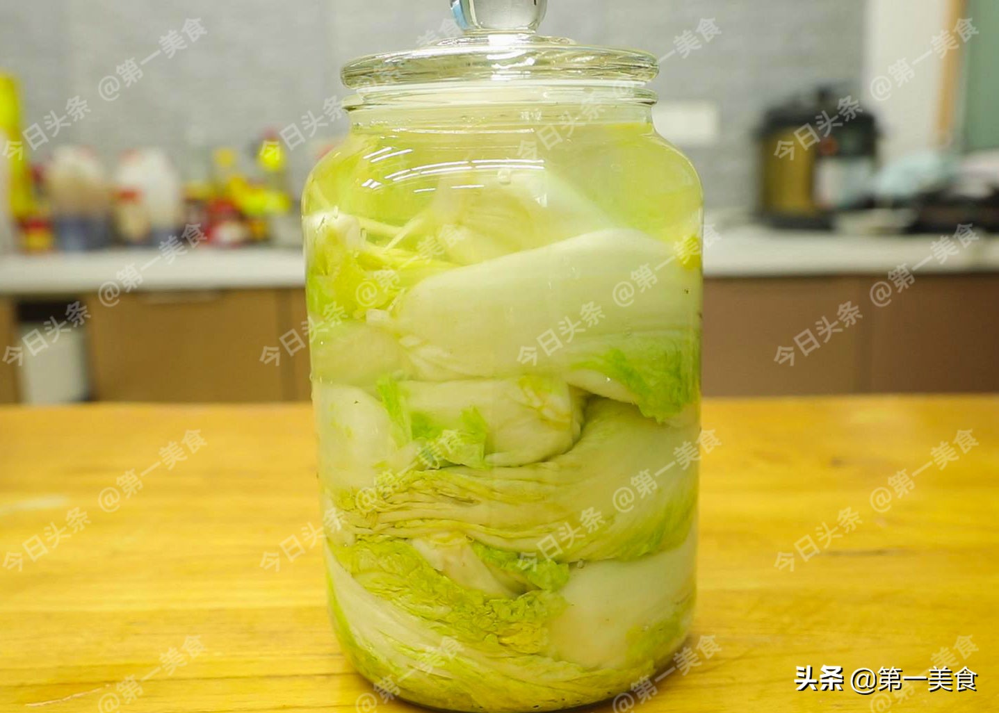 腌酸白菜，放料越多越难吃，只需放1味料，腌出来脆生生的，开胃