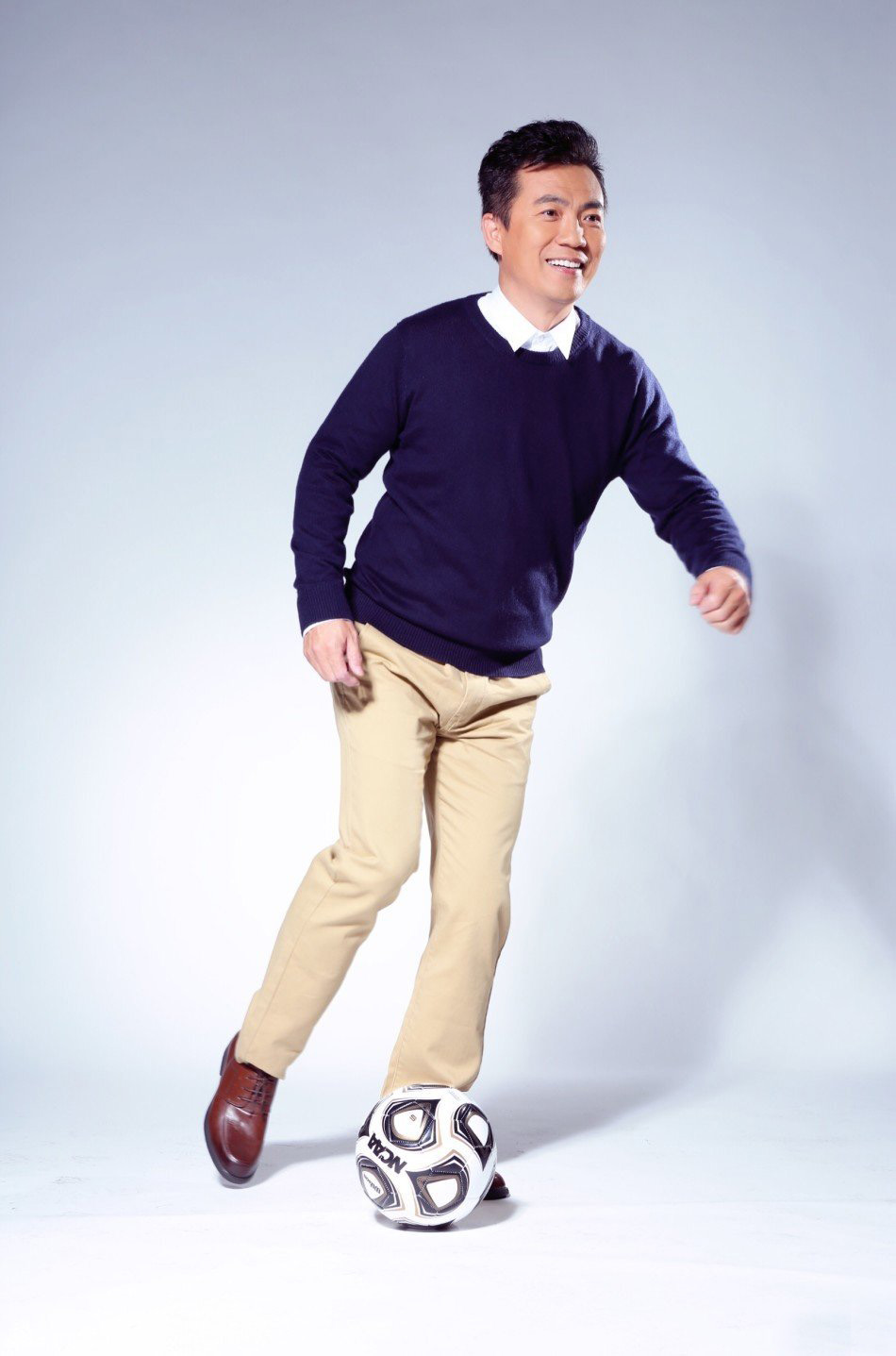 央视著名体育主持人黄健翔：离婚15年，现在生活状况怎样？