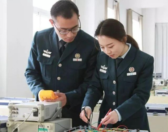 “铁饭碗”排名再次更新，教师仅排第9，看到榜首薪资：人间值得