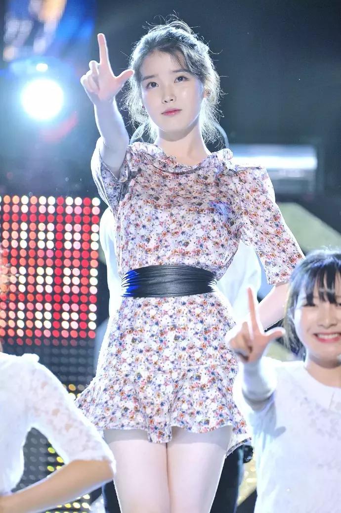 李知恩魅力舞台写真集