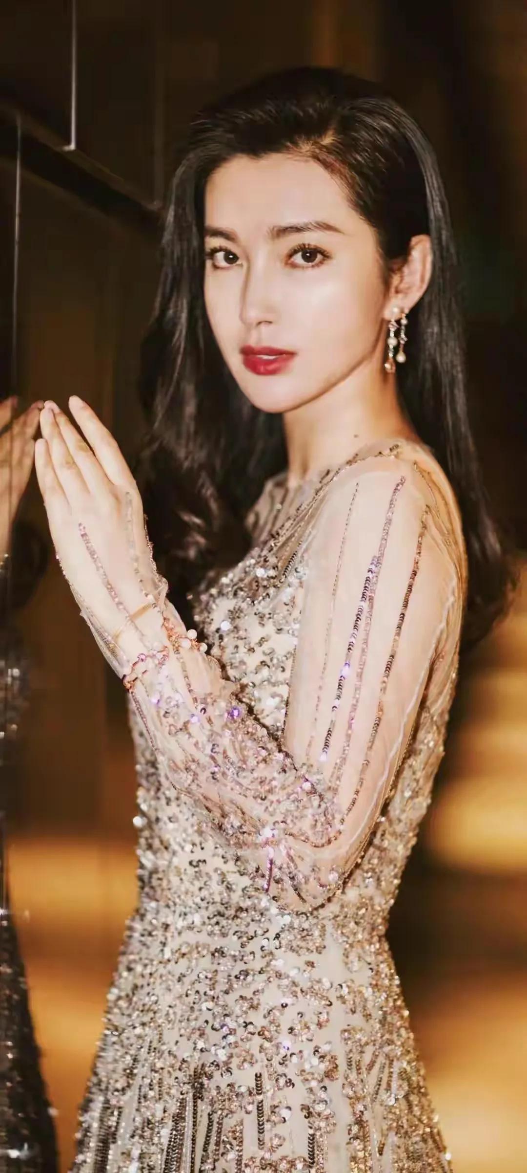 李冰冰：温文尔雅，明艳动人