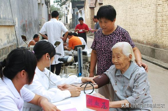医药谈判感动国人，但农民看不起病的真正原因是检查太多费用太高