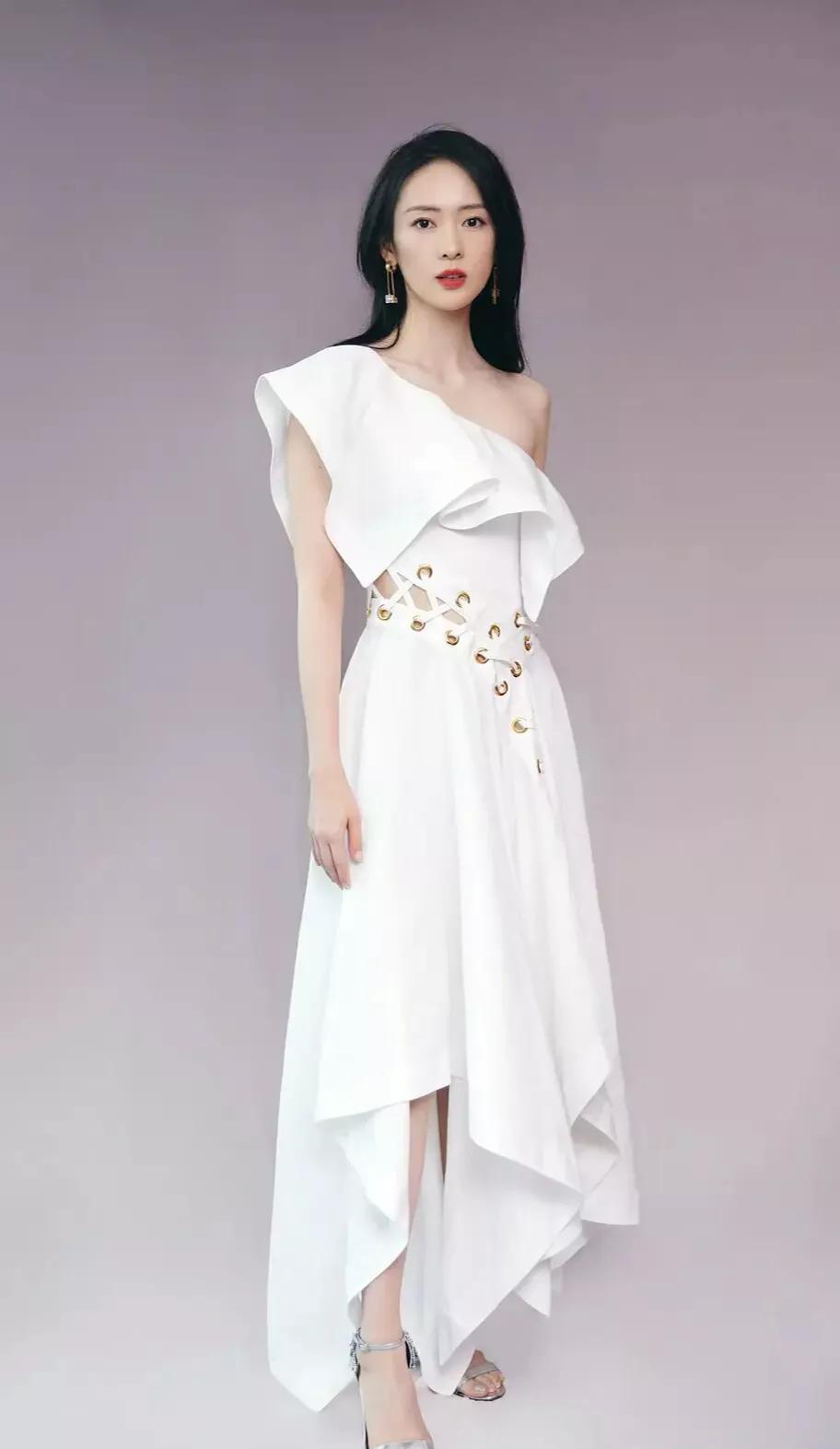 明星俏佳人：从被夸到被打,从被孤立到视后,童瑶的逆袭之路太艰难