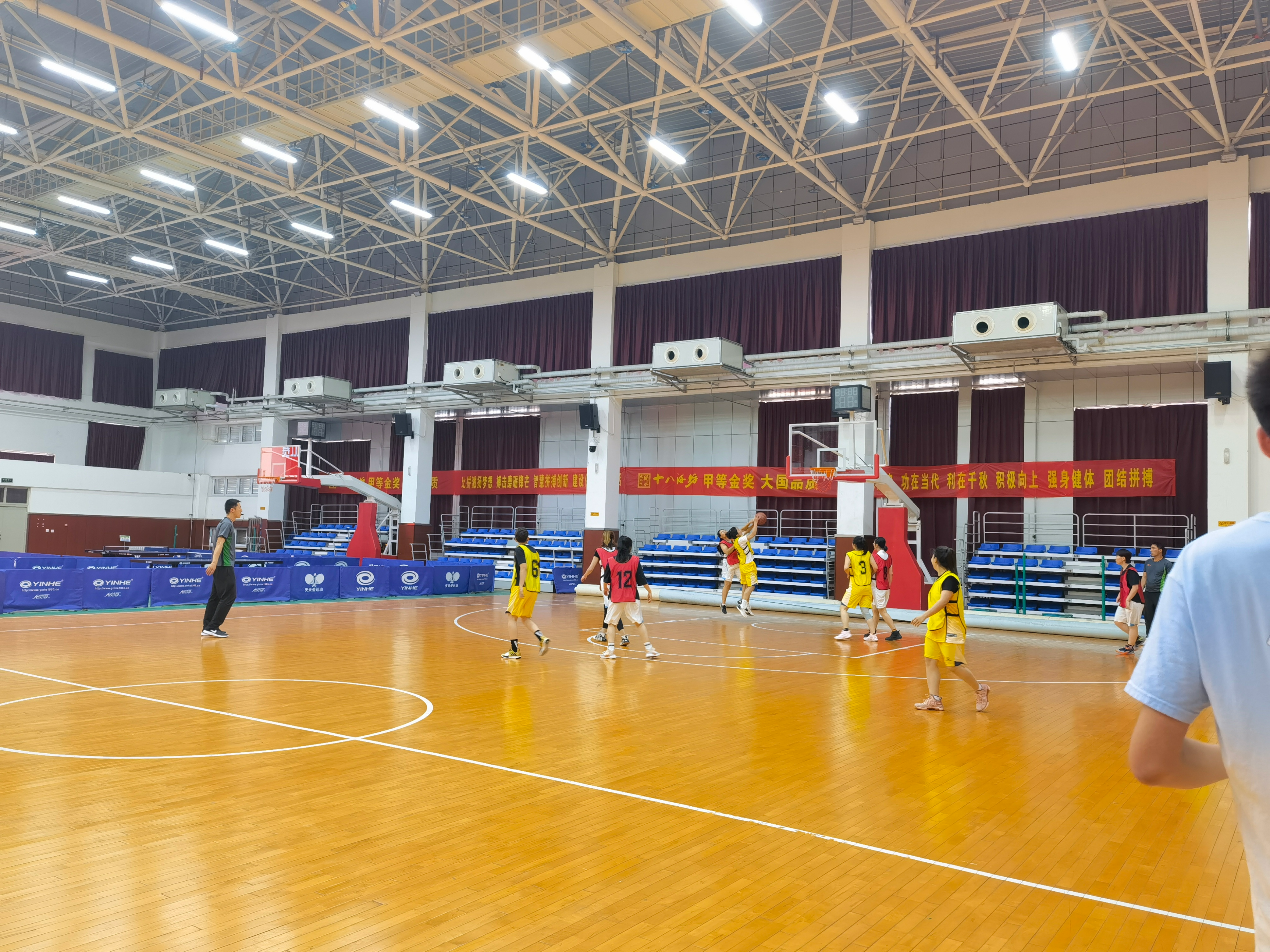 女子篮球比赛哪里有(河北保定：莲池区职工女子篮球赛开赛)