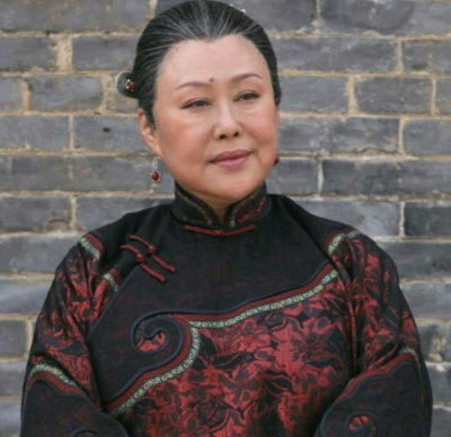 之后又饰演了虎妞,获得了最佳女主角.