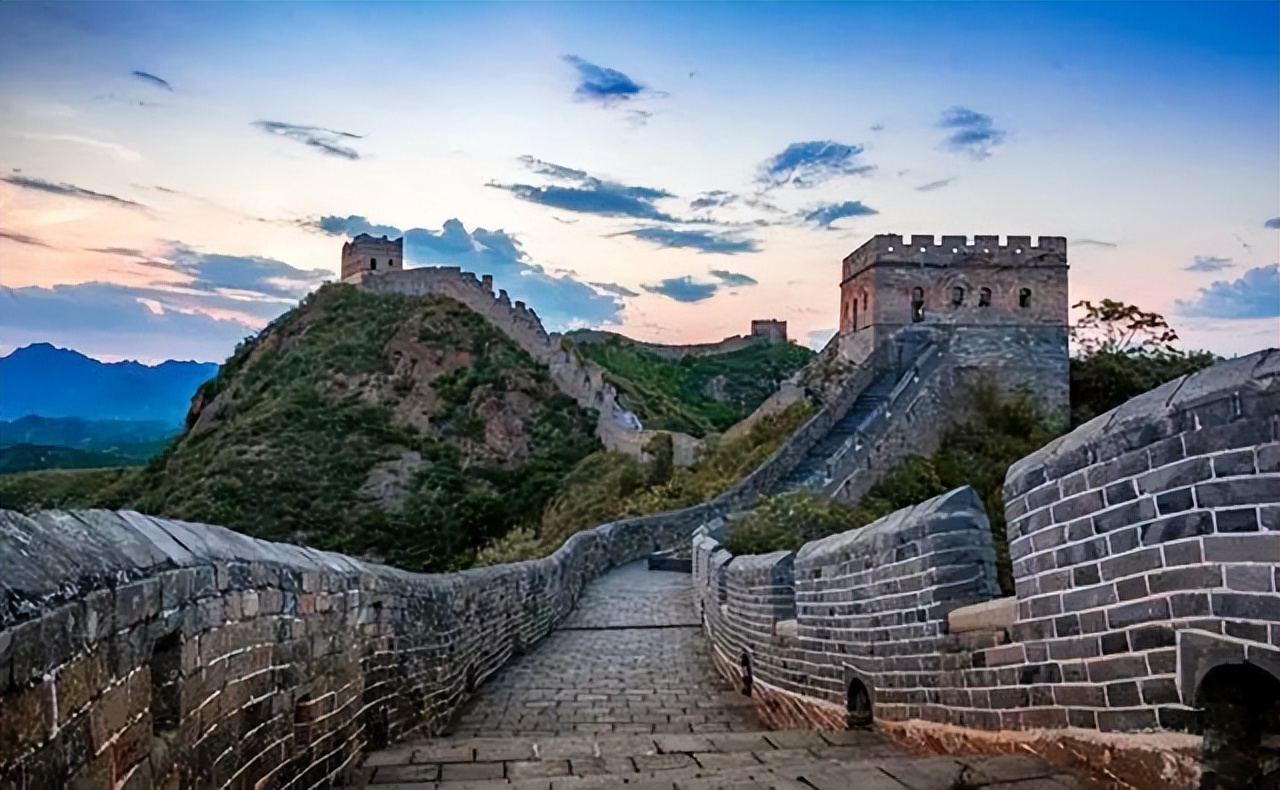 总结中国万里长城到底有没有用?答案不言而喻.