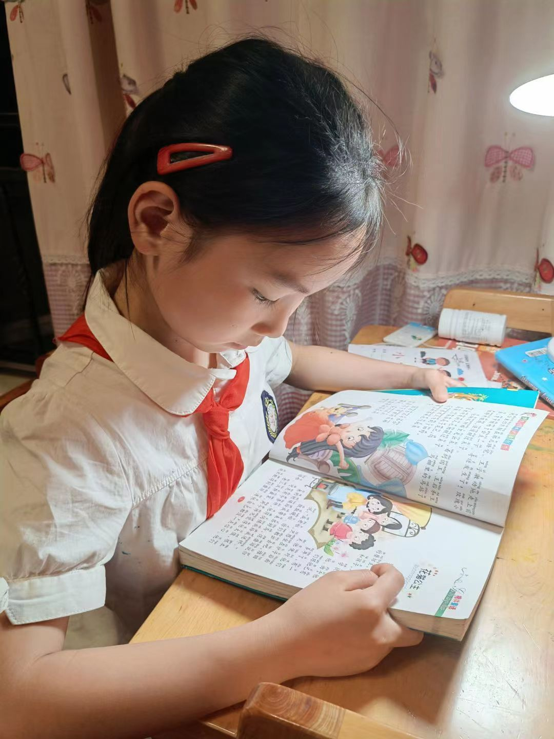 与书同行，不负春光——记天府新区华阳实验小学读书月活动
