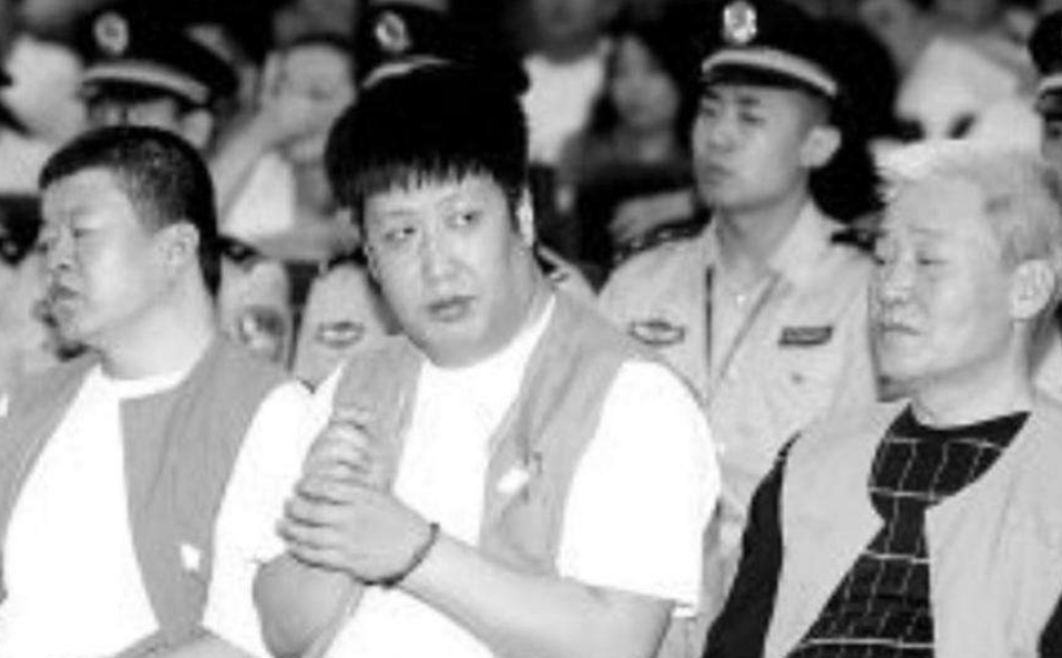 1998年，长春黑帮大哥梁旭东被捕，扬言“我上面有人”！后续如何